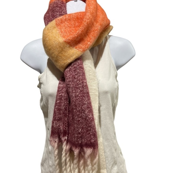 Old Navy Colorful Beanie and Scarf Set - Picture 4 of 4